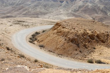 Kuzey İsrail 'de arabalar için yol 