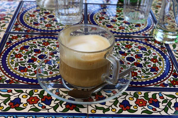 Gorąca Mocna Kawa Jest Stole Restauracji Izraelu — Zdjęcie stockowe
