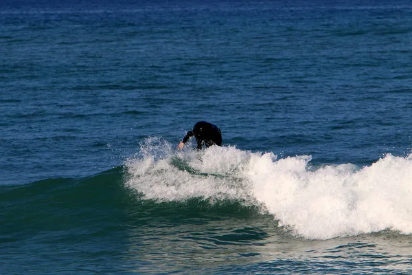 Surfen Wellenreiten Auf Speziellen Sportbrettern Mittelmeer Nordisrael — Stockfoto