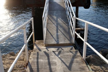 Berth - İsrail 'in kuzeyinde bir gölün kıyısında özel donanımlı bir yer. 