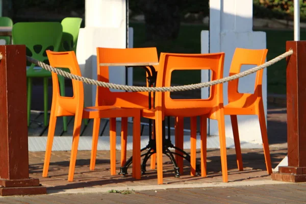 Egy Szék Egy Asztal Áll Egy Kávézóban Földközi Tenger Partján — Stock Fotó
