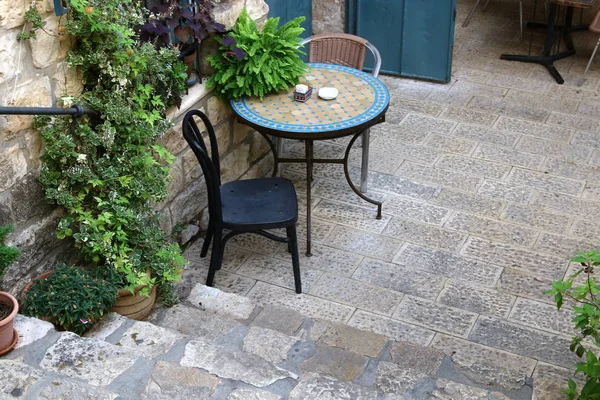Une Chaise Une Table Tiennent Dans Café Sur Les Rives — Photo