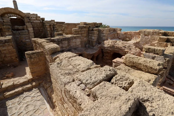 Caesarea, İsrail 'de Akdeniz kıyısında Kral Herod tarafından inşa edilmiş antik bir şehirdir.. 