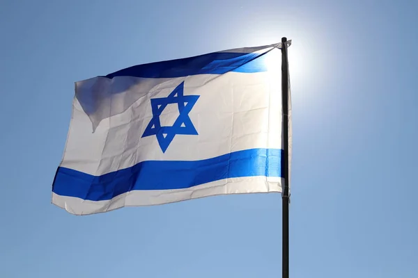 Bandeira Com Uma Estrela David Israel Acenando Vento Forte — Fotografia de Stock