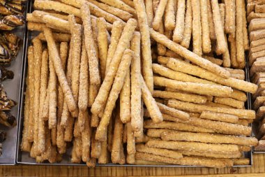 Ekmek ve fırın ürünleri İsrail 'de büyük bir mağazada satılıyor. 