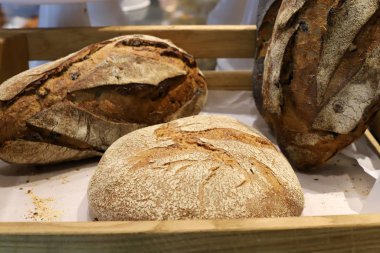 Ekmek ve fırın ürünleri İsrail 'de büyük bir mağazada satılıyor. 