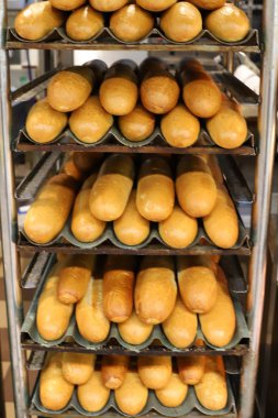 Ekmek ve fırın ürünleri İsrail 'de büyük bir mağazada satılıyor. 