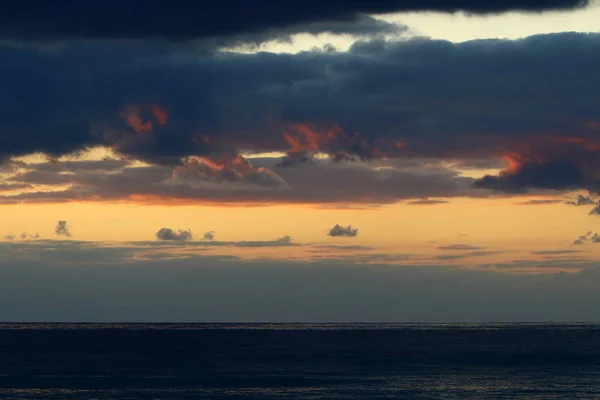 Сонце Сідає Горизонт Середземному Морі Півночі Ізраїлю День Закінчується Настає — стокове фото