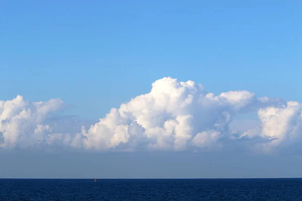 Nubes Lluvia Flotando Cielo Sobre Mar Mediterráneo Norte Del Estado — Foto de Stock