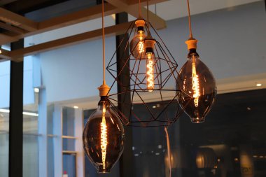 Kuzey İsrail 'de bir şehir parkına yerleştirilmiş sokak lambası 