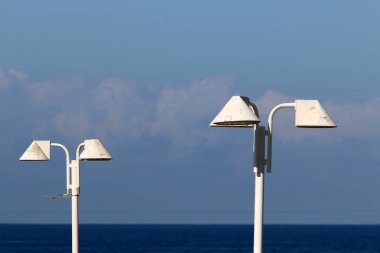 Kuzey İsrail 'de bir şehir parkına yerleştirilmiş sokak lambası 