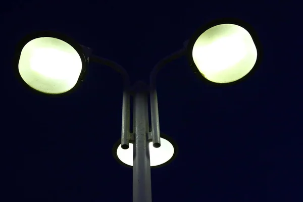 Lámpara Calle Instalada Parque Urbano Norte Israel —  Fotos de Stock