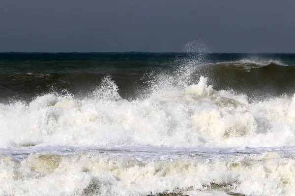 Ισχυροί Άνεμοι Και Μεγάλα Κύματα Στη Μεσόγειο Θάλασσα Στη Βόρεια — Φωτογραφία Αρχείου