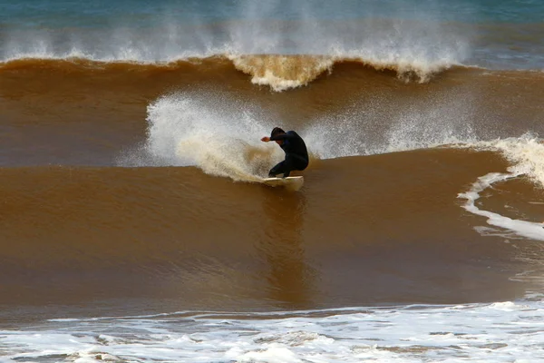 Surfen Den Hohen Wellen Während Eines Sturms Mittelmeer Norden Israels — Stockfoto