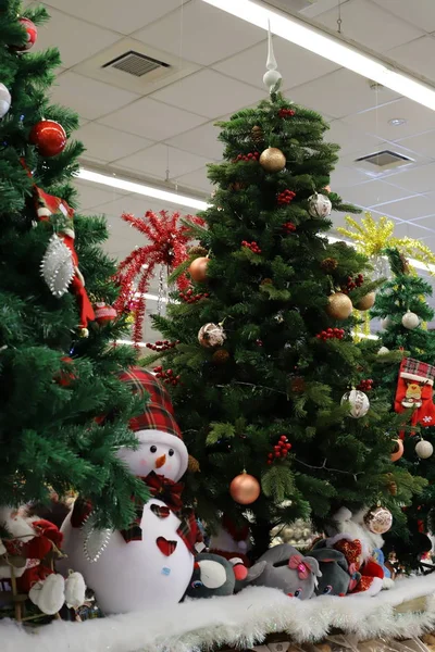 Зелені Різдвяні Дерева Різдвяні Подарунки Іграшки Продаються Вулицях Хайфи Ізраїль — стокове фото