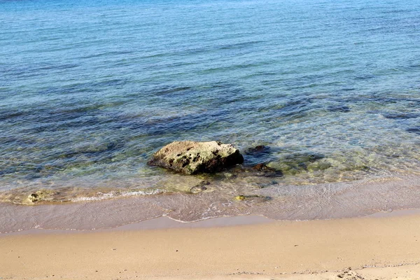 Taşlar Srail Devletinin Kuzeyinde Akdeniz Kıyısında Bir Parkta Yalan — Stok fotoğraf