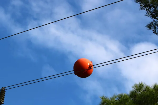 Kuzey Srail Yalıtkan Kablolu Bir Elektrik Direği Kuruldu — Stok fotoğraf