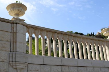 Hayfa, İsrail 'deki Bah' World Center. Bahçeleriyle tanınan Carmel dağ sırasına yayılmış 