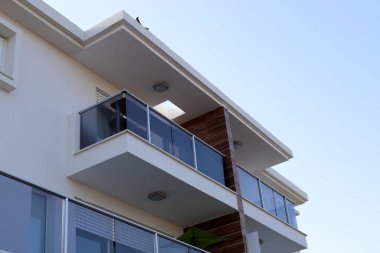 Büyük şehirdeki pencere ve balkonlar, İsrail 'in büyük şehirlerindeki mimari tarzlar. 