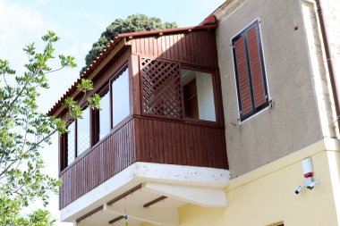 Büyük şehirdeki pencere ve balkonlar, İsrail 'in büyük şehirlerindeki mimari tarzlar. 