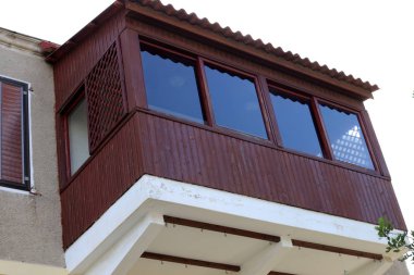 Büyük şehirdeki pencere ve balkonlar, İsrail 'in büyük şehirlerindeki mimari tarzlar. 