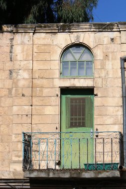 Büyük şehirdeki pencere ve balkonlar, İsrail 'in büyük şehirlerindeki mimari tarzlar. 