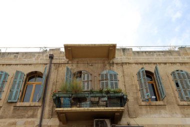 Büyük şehirdeki pencere ve balkonlar, İsrail 'in büyük şehirlerindeki mimari tarzlar. 