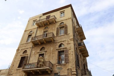 Büyük şehirdeki pencere ve balkonlar, İsrail 'in büyük şehirlerindeki mimari tarzlar. 