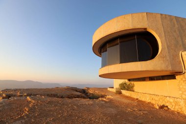 Büyük şehirdeki pencere ve balkonlar, İsrail 'in büyük şehirlerindeki mimari tarzlar. 