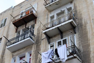 Büyük şehirdeki pencere ve balkonlar, İsrail 'in büyük şehirlerindeki mimari tarzlar. 