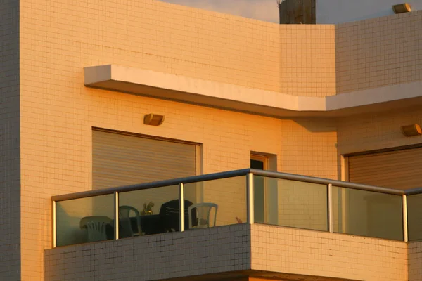 Окна Балконы Большом Городе Архитектурный Стиль Больших Городах Израиля — стоковое фото