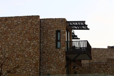 Büyük şehirdeki pencere ve balkonlar, İsrail 'in büyük şehirlerindeki mimari tarzlar. 