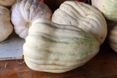 Aralık ayında İsrail 'in Acre kentindeki bir pazarda meyve ve sebze satılıyor.  