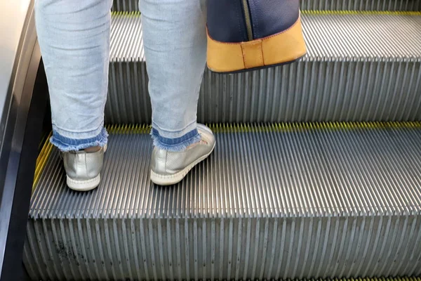 İsrail devletinin kuzeyindeki bir şehir parkında merdiven 