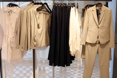 İsrail 'de büyük bir mağazada yeni ürünler sergileniyor ve satılıyor 