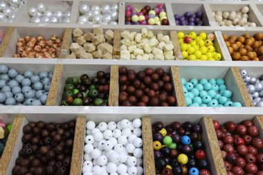 İsrail 'de büyük bir mağazada yeni ürünler sergileniyor ve satılıyor 