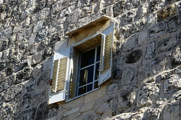 Pequena Janela Uma Cidade Grande Fragmentos Arquitetura Edifícios Estruturas Israel — Fotografia de Stock