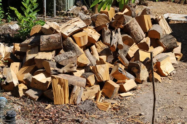 Dans Cour Maison Sont Coupés Bois Chauffage Pour Hiver Froid — Photo