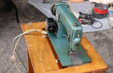 İsrail 'in Tel Aviv kentindeki bir pazarda eski ve antika eşyalar satılıyor. 