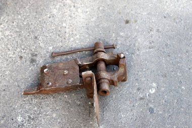 İsrail 'in Tel Aviv kentindeki bir pazarda eski ve antika eşyalar satılıyor. 