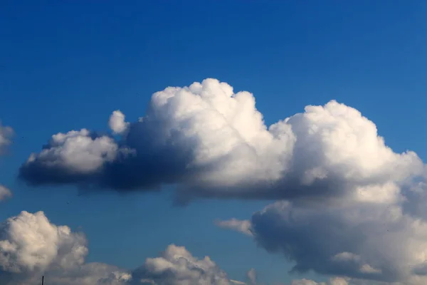 Nuvens Chuva Flutuando Céu Sobre Mar Mediterrâneo Norte Israel — Fotografia de Stock