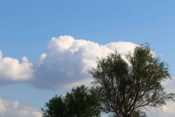 Nuvens Chuva Flutuando Céu Sobre Mar Mediterrâneo Norte Israel — Fotografia de Stock