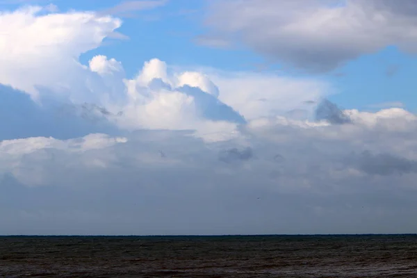 Regenwolken Schweben Himmel Über Dem Mittelmeer Norden Israels — Stockfoto