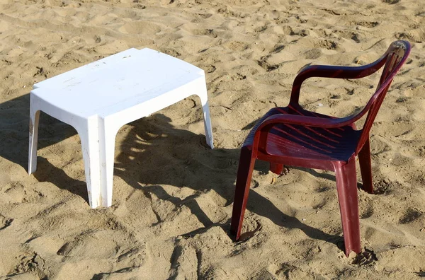 Une Chaise Loisirs Trouve Dans Parc Urbain Sur Les Rives — Photo