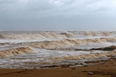 İsrail 'in kuzeyindeki Akdeniz' de kış fırtınası ve güçlü rüzgar 