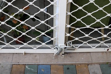 İsrail 'in başkenti Kudüs' teki eski binaların giriş kapıları. 