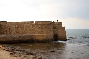 Akdeniz kıyılarındaki Acre şehrindeki antik Haçlı kalesi Kuzey İsrail 'de. 