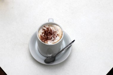 İsrail 'de bir restoranda sıcak, sert bir kahve. 