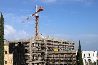 İsrail 'deki bir inşaat sahasında çalışma ve çalışma araçları ve mekanizmaları 