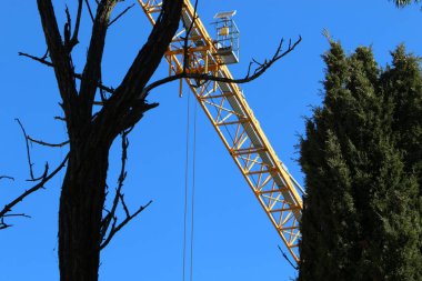 İsrail 'deki bir inşaat sahasında çalışma ve çalışma araçları ve mekanizmaları 